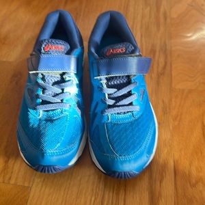 Asics shoes junior